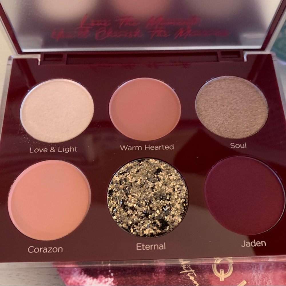 🆕 DOMINIQUE COSMETICS UNCONDITIONAL PALETTE